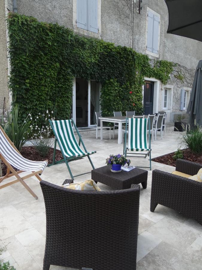 Les Tilleuls - Chambres D'Hotes - La Rochefoucauld Exterior photo